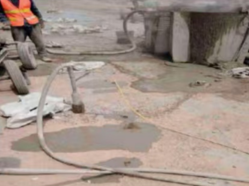 埇桥水泥混凝土路面板底注浆技术 路面脱空注浆整治方案