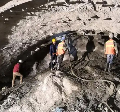 埇桥拱顶带模注浆料的施工流程及注意事项